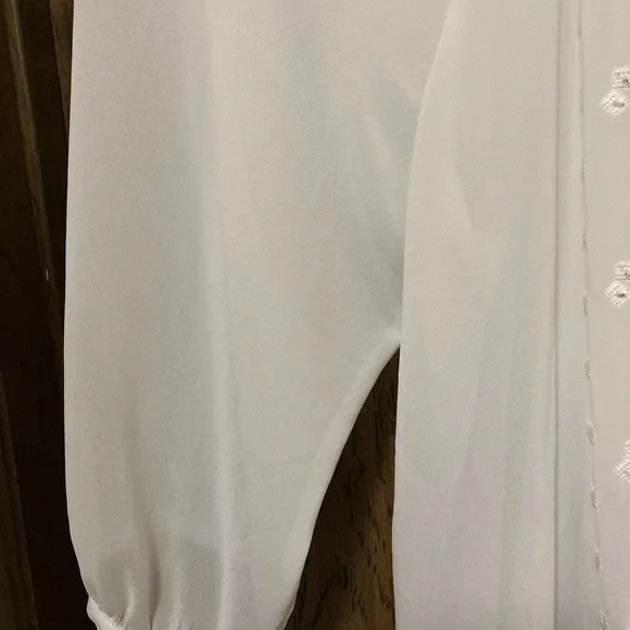 Lane Bryant 22-24 sheer white peasant blouse - Picture 6 of 7